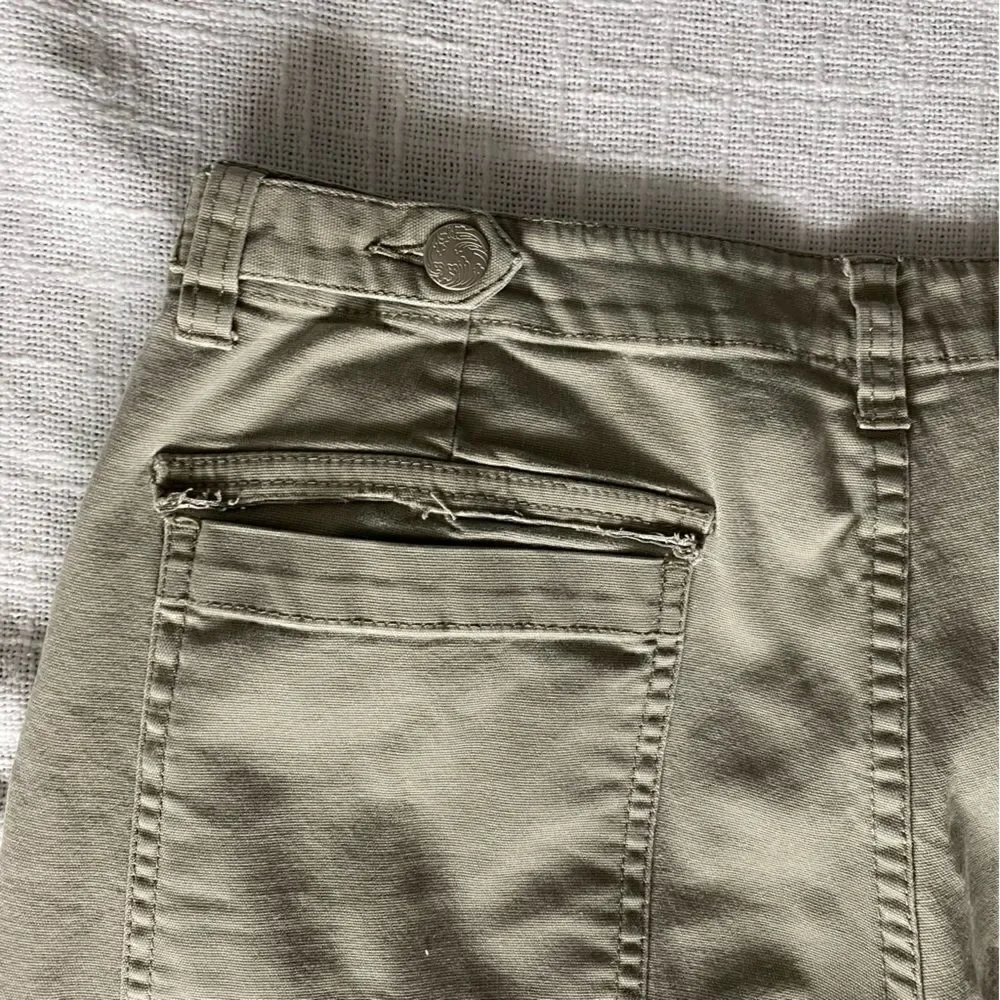 Indigo Palm Womans Sage Green Cotton Bermuda Shorts Gorpcore SZ 8